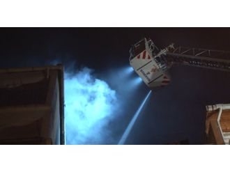 Beyoğlu’nda korkutan yangın