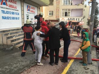 Yangında mahsur kalan çocukları itfaiye kurtardı