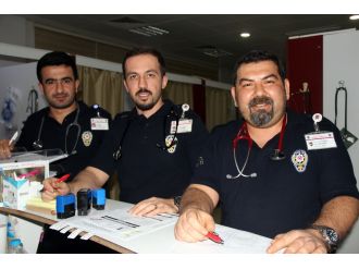Doktorlar çevik kuvvet üniformasıyla çalıştı