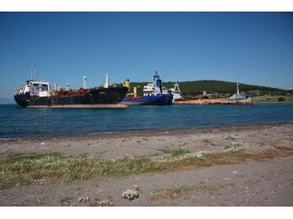 Hacizli gemiden hurda çalan hırsızlara suçüstü