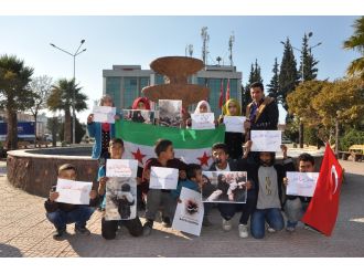 Suriyeli çocuklardan sessiz Halep protestosu