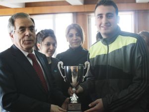 Fırat Üniversitesi Badminton Takımından Rektör Prof. Dr. Bingöle Ziyaret