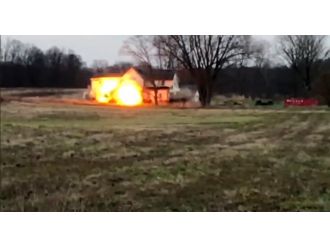 Yıkımına karar verilen ev havaya uçuruldu