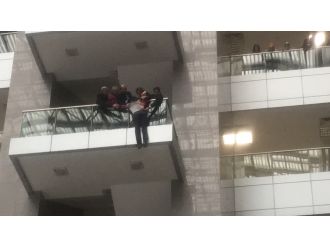 Son anda kazağından tutularak kurtarıldı