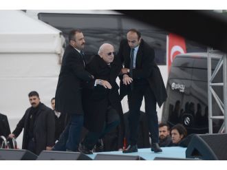 Meclis Başkanının düşmesini korumalar engelledi