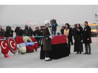 Büyükelçinin naaşı ülkesine uğurlandı