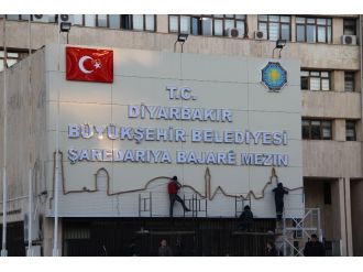 Belediye tabelasına Diyarbakır silueti eklendi