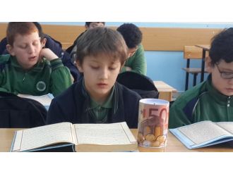 Kumbaradaki playstation parasını Halep’e bağışladı