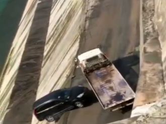 Kamyon cipi böyle nehre düşürdü