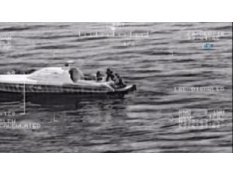 Denizde ölüm kalım savaşı böyle görüntülendi