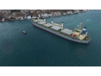 Boğazda karaya oturan gemi yarın kurtarılacak