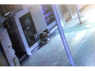 Sürünerek girdi, 25 bin TL çaldı