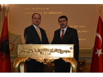 Arnavutluk Cumhurbaşkanı İstanbul Valiliğini ziyaret etti