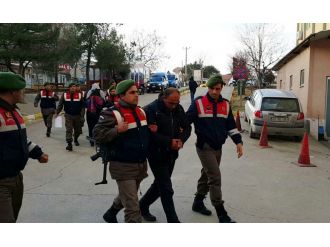 FETÖ’cü akademisyenler kaçmaya çalışırken yakalandı