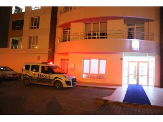 Tartıştığı karısını öldürdü