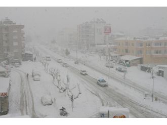 Bir yağdır pir yağdı