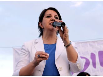HDP’li Pervin Buldan gözaltına alındı