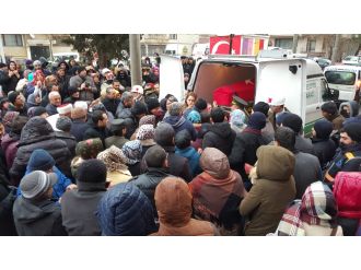 Şehit oğlunu "Gül kokulu yavrum’ diye uğurladı