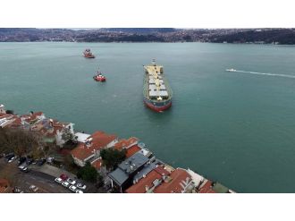 Boğaz’da karaya oturan gemi kurtarıldı