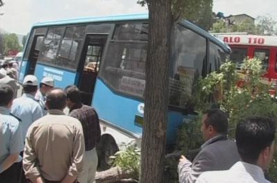 Freni patlayan otobüs dehşet saçtı