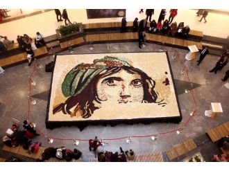 Baklavadan mozaik yapıp rekor kırdılar