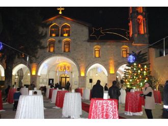 Dünyanın ilk katolik kilisesinde Noel kutlandı