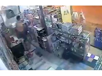 Kamyon markete böyle daldı