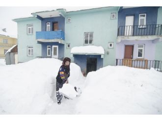 Kar kalınlığı 2 metreye ulaştı