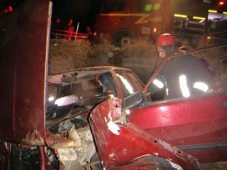 Otomobil köprüden uçtu: 1 ölü, 1 yaralı