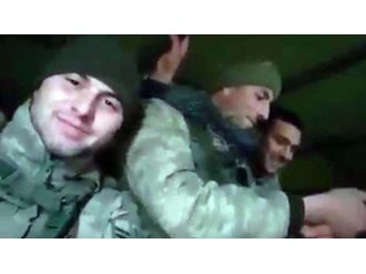 El Bab’a türkü söyleyerek gitmiş