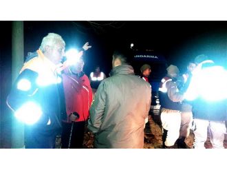 Kardaki ayak izlerinden bulundular: Donmak üzereydiler