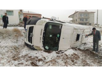 Manisa’da öğrenci servisi devrildi