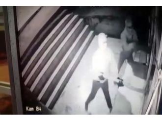 Önce silahla, ardından sopalarla!