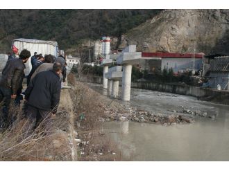 Derede ceset bulundu