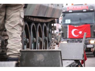 Sınıra askeri sevkiyat sürüyor