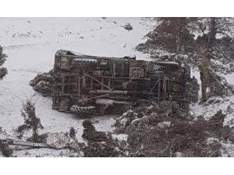 Askeri araç şarampole devirildi: 3 asker hafif yaralı