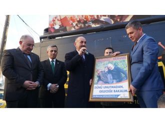 Bakan Müezzinoğlu’nu duygulandıran hediye