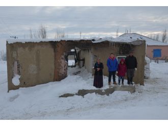 Sözleşmeli askerden Yüksekovalı aileye yardım