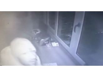 “Roket atsan delinmez” dediği kasadan 2 milyonluk çek çaldılar