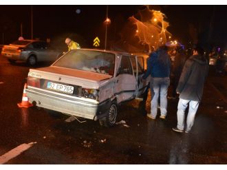 Kamyon ile otomobil çarpıştı: 1 ölü, 3 yaralı