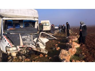 Öğrenci servisi ile kamyonet çarpıştı: 9 yaralı