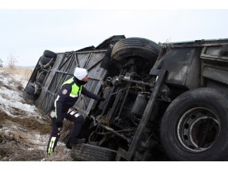 İranlı turistleri taşıyan otobüs şarampole yuvarlandı