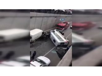 İstanbul’da minibüs alt geçide uçtu