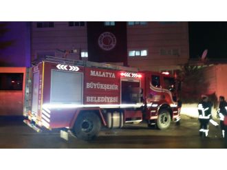 Kız öğrenci yurdunda yangın: 2 yaralı