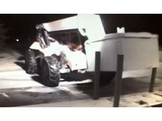 ATM’yi forkliftle çaldı