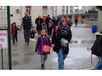Mersin’i şiddetli yağmur ve fırtına vurdu