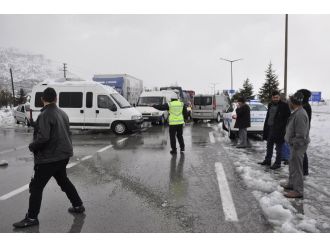 Konya-Antalya yolu ulaşıma kapandı