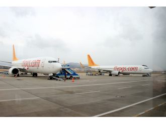 İstanbul’a inemeyen uçaklar Edremit’e iniyor