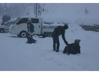 Tatilciler yolda kaldı