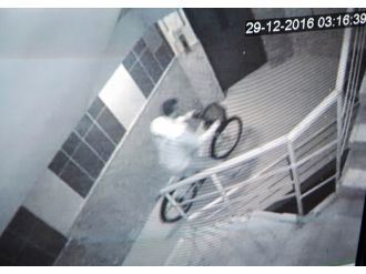 500 liralık bisikleti bıraktı, 200 TL’lik motosikleti çaldı